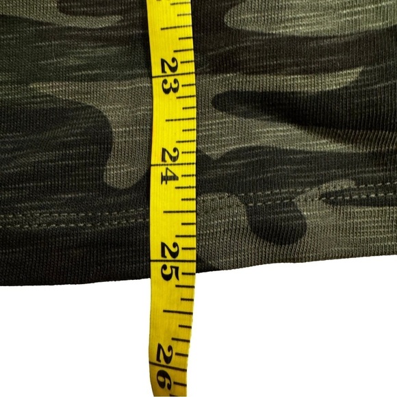 Belle by Kim Gravel Camo Green Top Shirt Tee Size XXS Runs Big Floral Embroidery - Picture 11 of 13